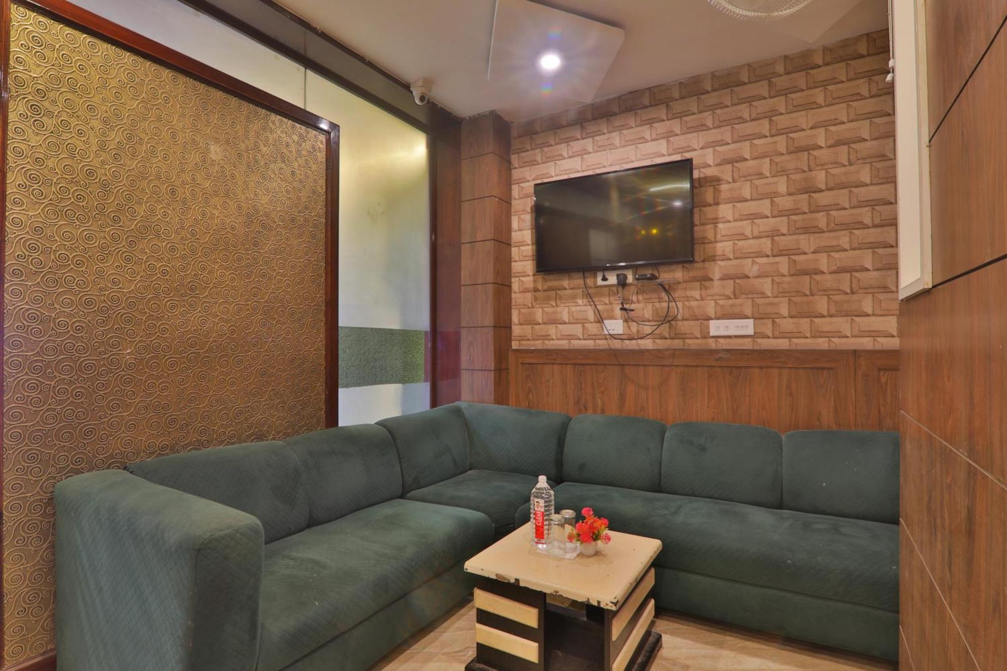 Hotel Janki Inn Sigra 2 Km From Kashi Vishwanath Dham Varanasi Ngoại thất bức ảnh