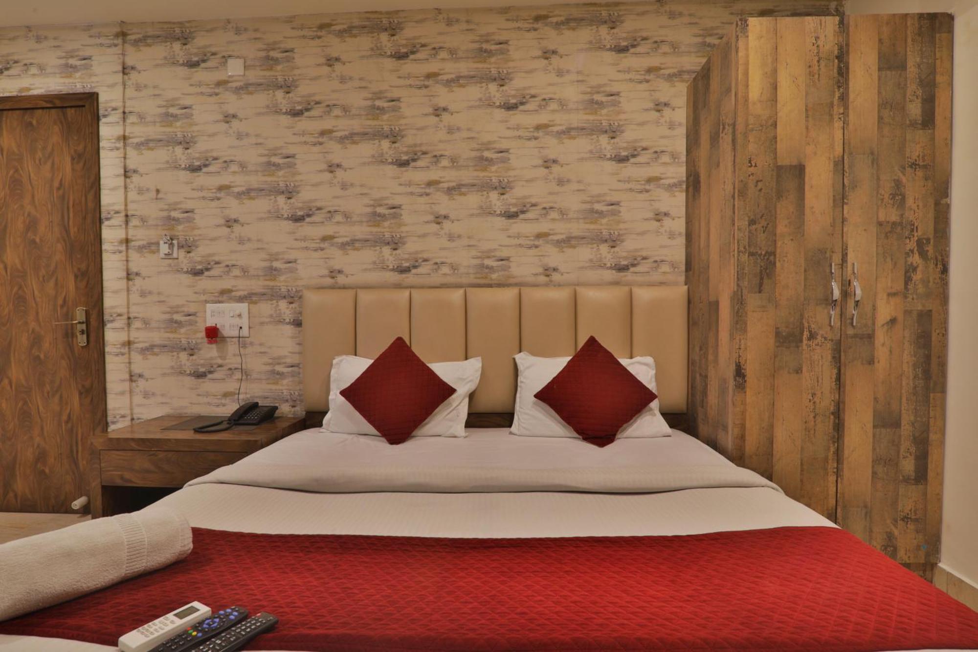 Hotel Janki Inn Sigra 2 Km From Kashi Vishwanath Dham Varanasi Ngoại thất bức ảnh