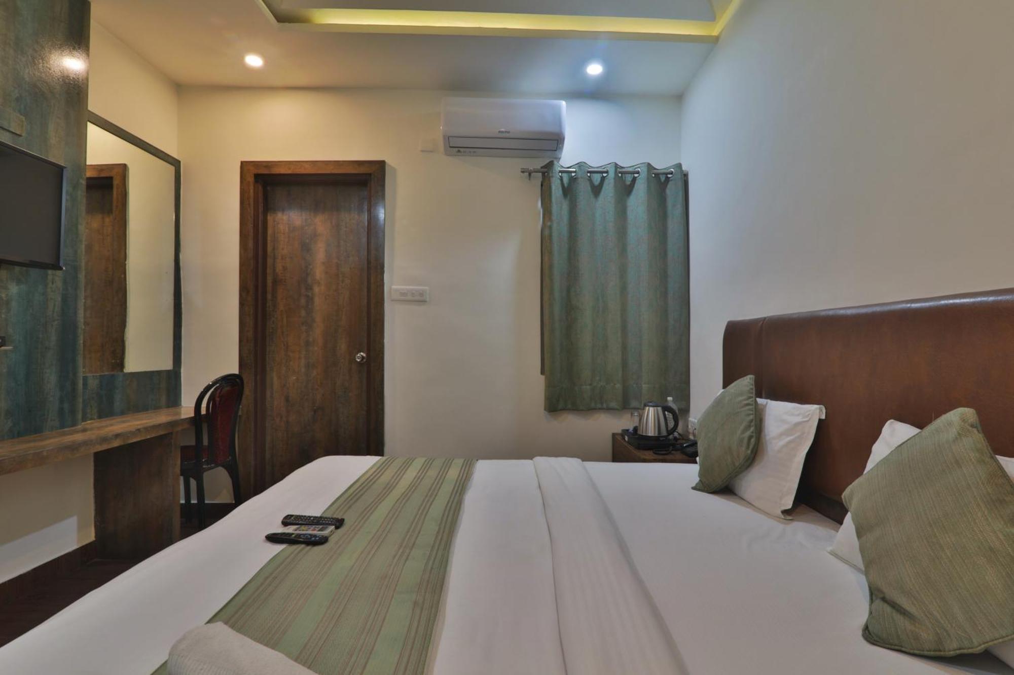 Hotel Janki Inn Sigra 2 Km From Kashi Vishwanath Dham Varanasi Ngoại thất bức ảnh